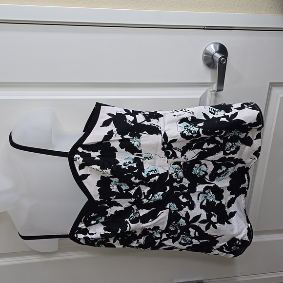 Torrid dress top‎ with blue flowers sz 3X - Picture 3 of 13